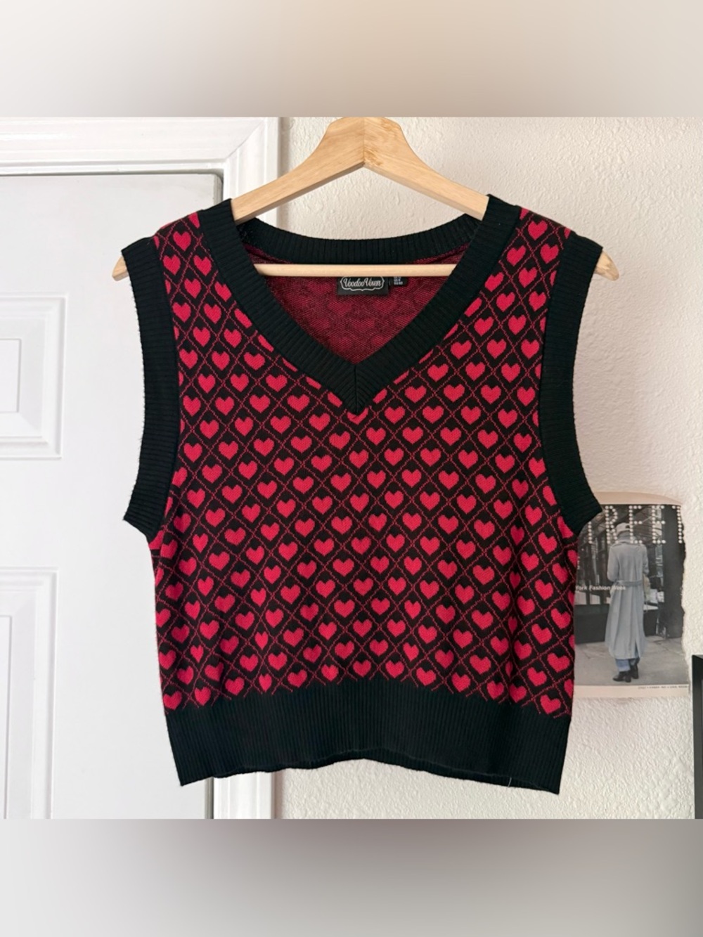 VOODOO VIXEN red black heart v-neck soft stretchy cropped knit sweater vest